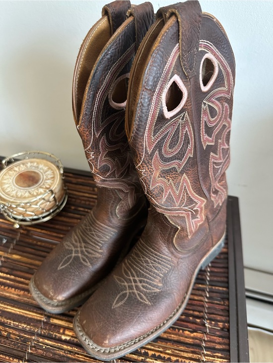 Boulet Other - Brown Embroidered Western Cowboy Boots - Stylish Western Look